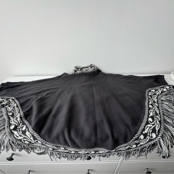 Grey wool poncho - Picture 4 of 5